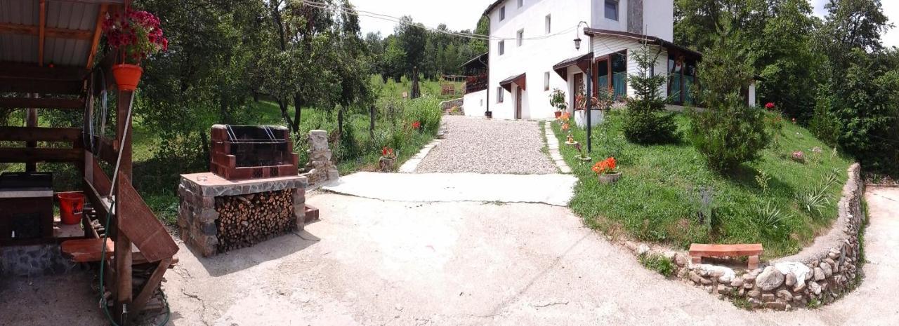 Casa Piscul Lupului Βίλα Pucioasa Εξωτερικό φωτογραφία