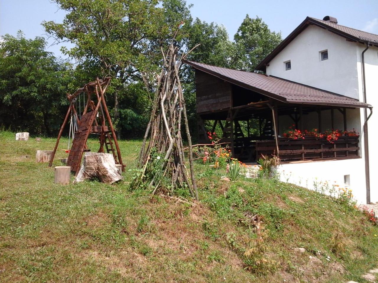Casa Piscul Lupului Βίλα Pucioasa Εξωτερικό φωτογραφία